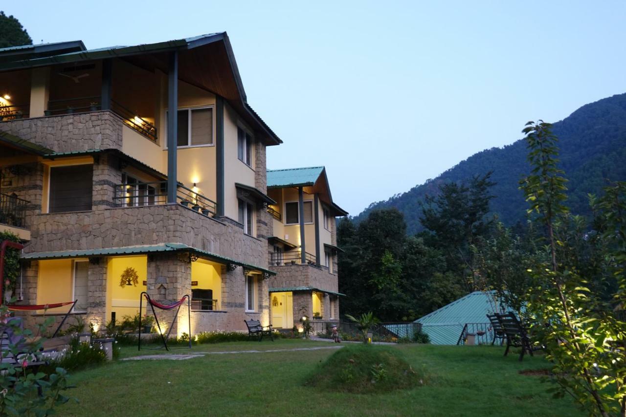 Araiya Palampur Hotel Екстериор снимка