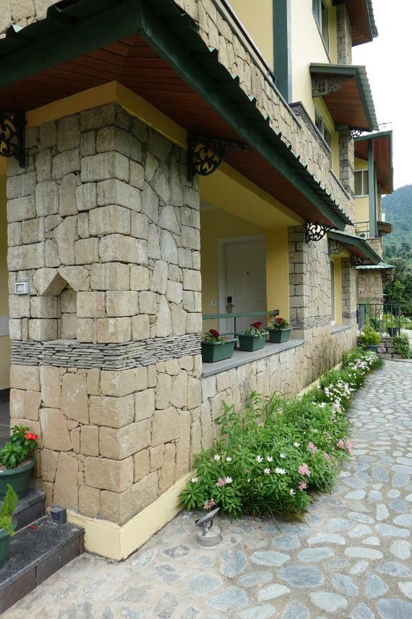 Araiya Palampur Hotel Екстериор снимка