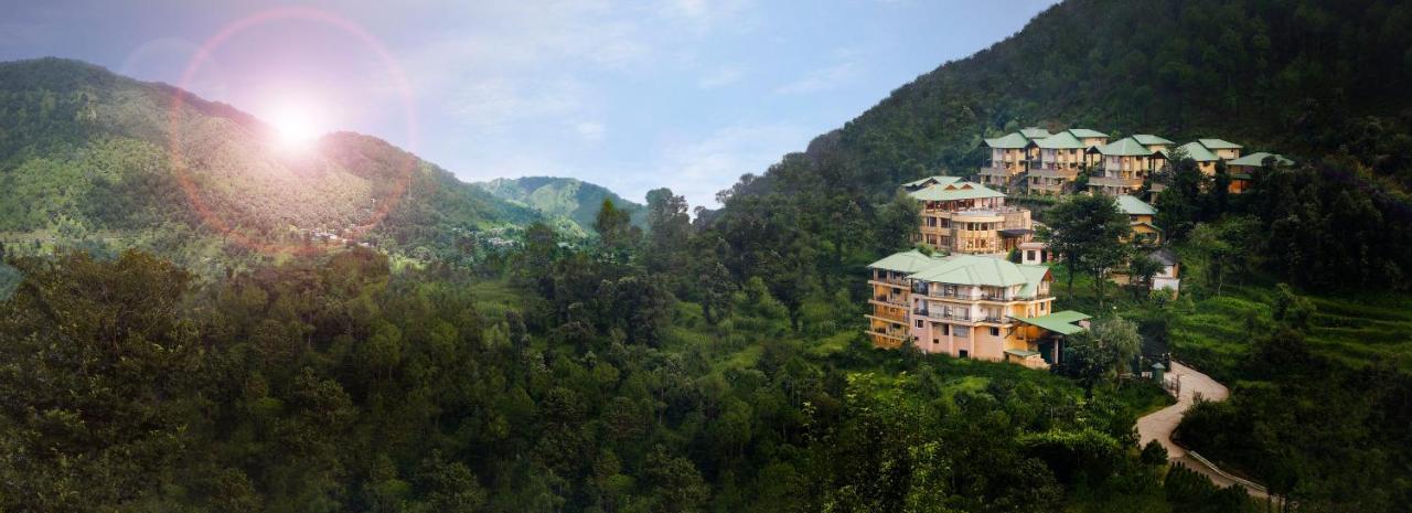 Araiya Palampur Hotel Екстериор снимка
